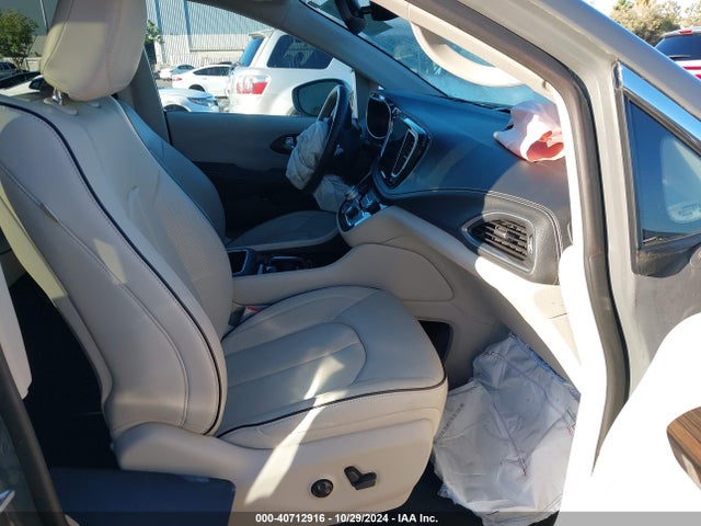 Chrysler Pacifica Hybrid Limited 2021 2C4RC1S73MR553428 Image 5