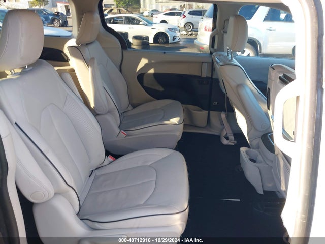 Chrysler Pacifica Hybrid Limited 2021 2C4RC1S73MR553428 Image 8