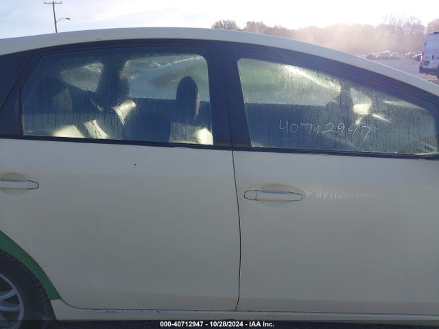 Toyota Prius V Two 2015 JTDZN3EU8FJ033451 Image 13