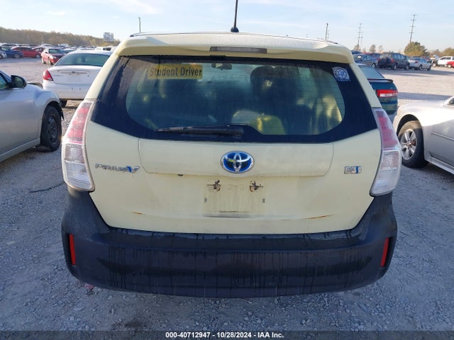 Toyota Prius V Two 2015 JTDZN3EU8FJ033451 Image 16