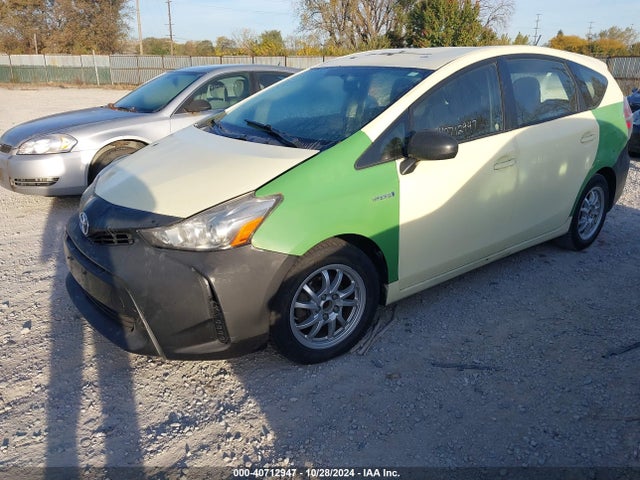 Toyota Prius V Two 2015 JTDZN3EU8FJ033451 Image 2