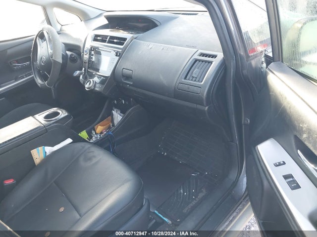 Toyota Prius V Two 2015 JTDZN3EU8FJ033451 Image 5