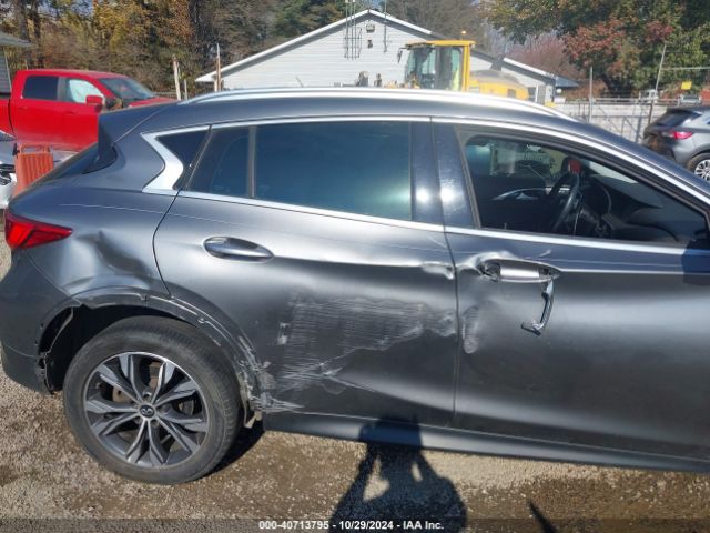 SJKCH5CRXJA052595 Infiniti Qx30 Luxury