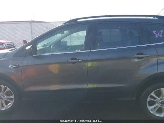 1FMCU0GDXJUC85600 Ford ESCAPE SE