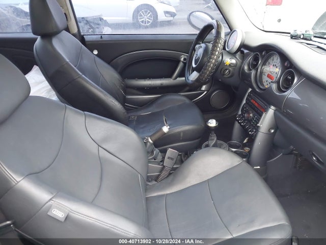 2005 MINI COOPER S WMWRE33575TL11283 Photo 4