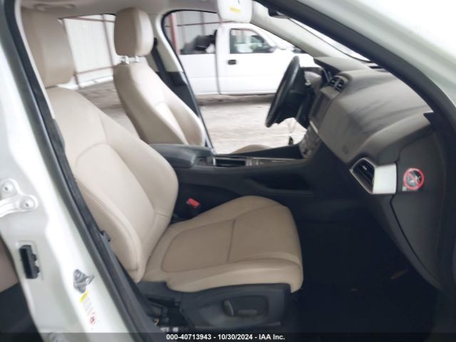 SADCJ2GX7JA236797 Jaguar F-pace 30t Premium