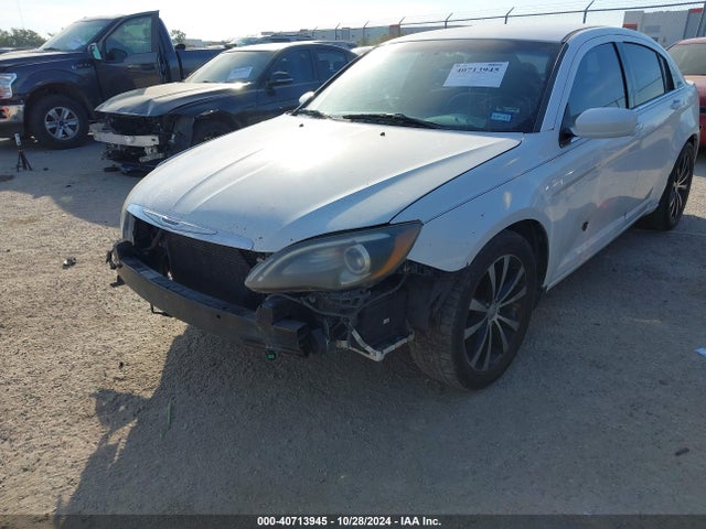 Chrysler 200 Touring 2014 1C3CCBBG4EN128640 Image 6