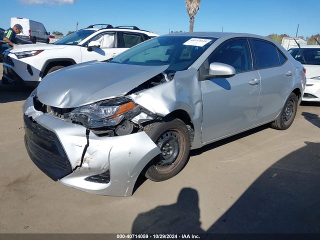 Toyota COROLLA LE 2018 5YFBURHE8JP791077 Image 2