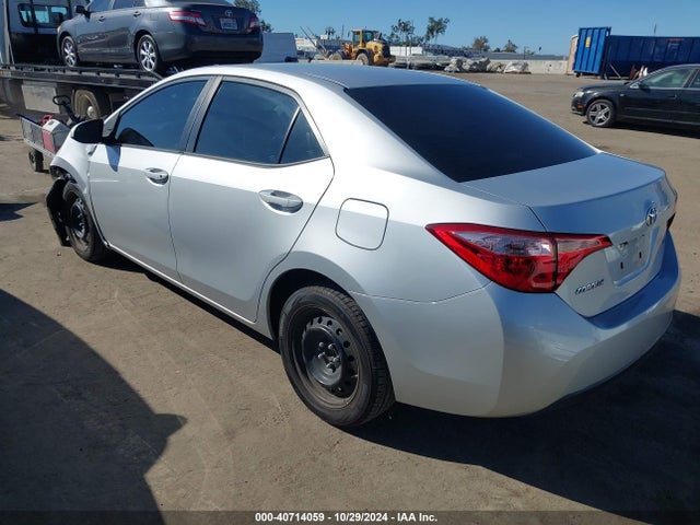 Toyota COROLLA LE 2018 5YFBURHE8JP791077 Image 3