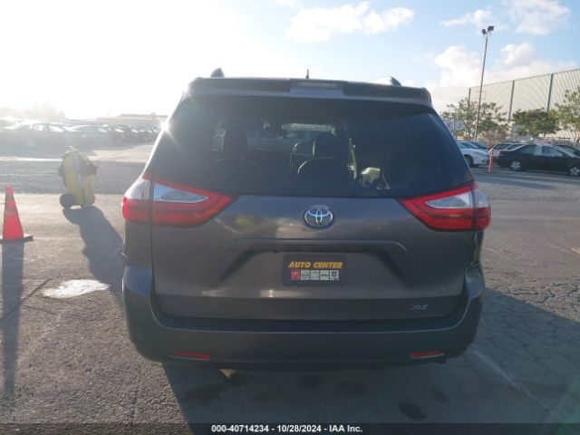 5TDYZ3DC5KS982915 Toyota Sienna Xle 8 Passenger
