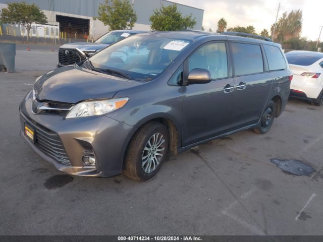 5TDYZ3DC5KS982915 Toyota Sienna Xle 8 Passenger
