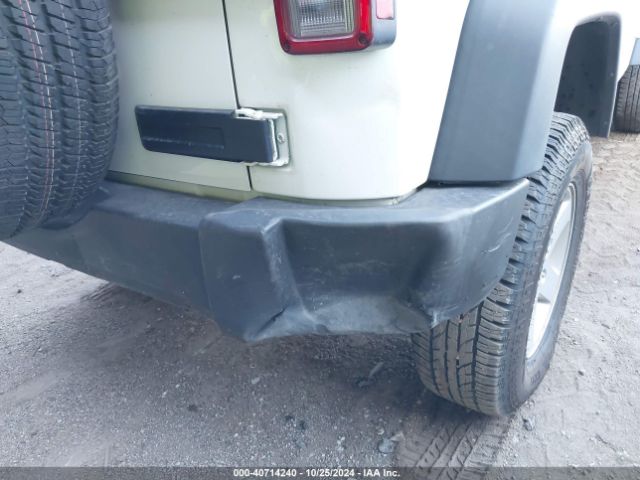 1C4BJWDG5EL307993 Jeep Wrangler Unlimited Sport