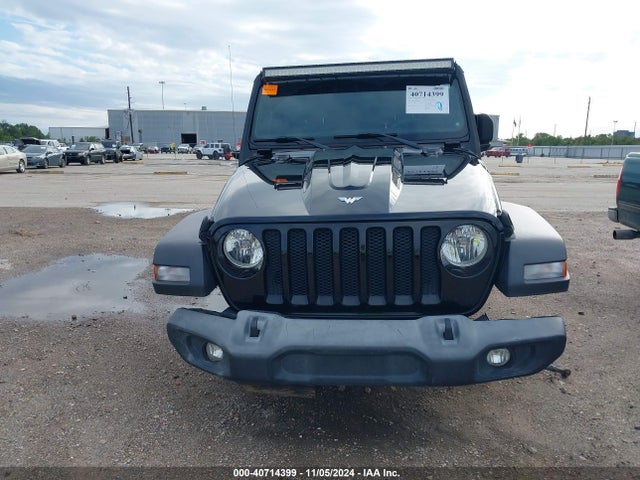 1C4HJXDN8JW240037 Jeep Wrangler Unlimited Sport 4x4