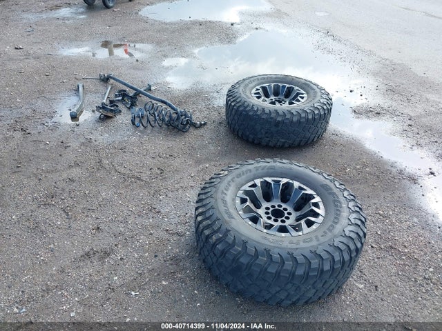 1C4HJXDN8JW240037 Jeep Wrangler Unlimited Sport 4x4