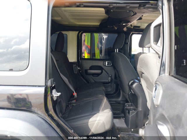 1C4HJXDN8JW240037 Jeep Wrangler Unlimited Sport 4x4