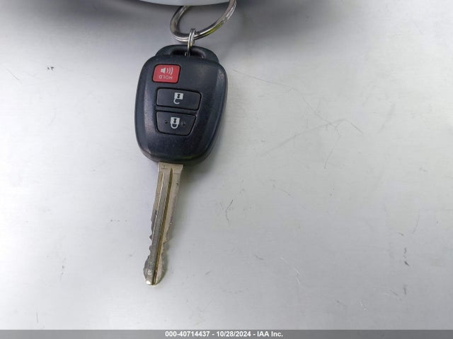 Toyota Prius C Two 2015 JTDKDTB39F1105385 Image 11