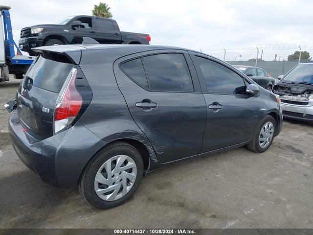 JTDKDTB39F1105385 Toyota Prius C Two