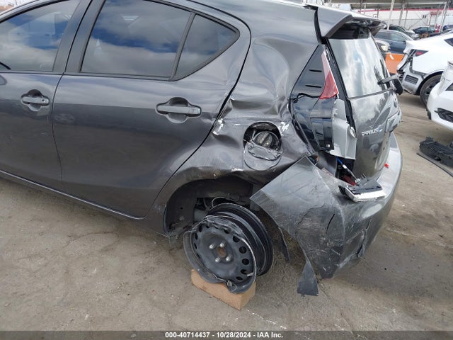 Toyota Prius C Two 2015 JTDKDTB39F1105385 Image 6