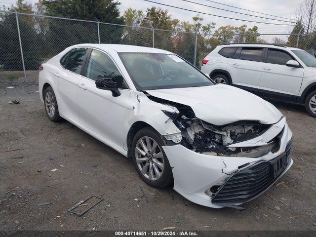 Toyota CAMRY LE 2019 4T1B11HK6KU258239 Image 1