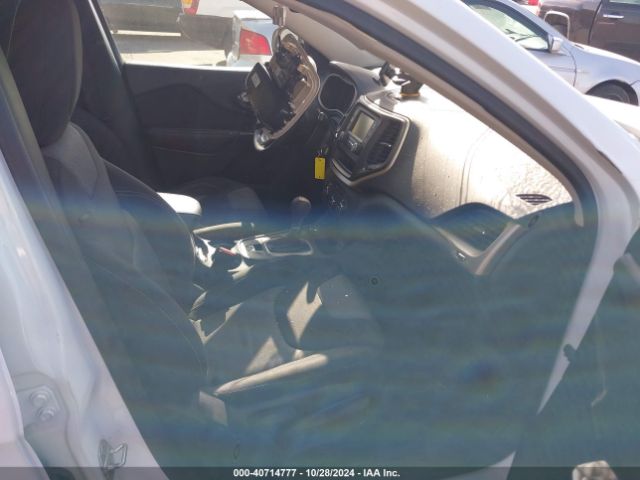 1C4PJMAB0GW263373 Jeep Cherokee Sport