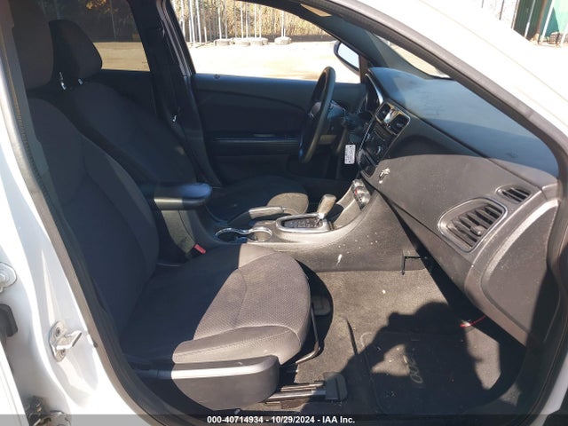 Chrysler 200 LX 2014 1C3CCBAB5EN123601 Image 5