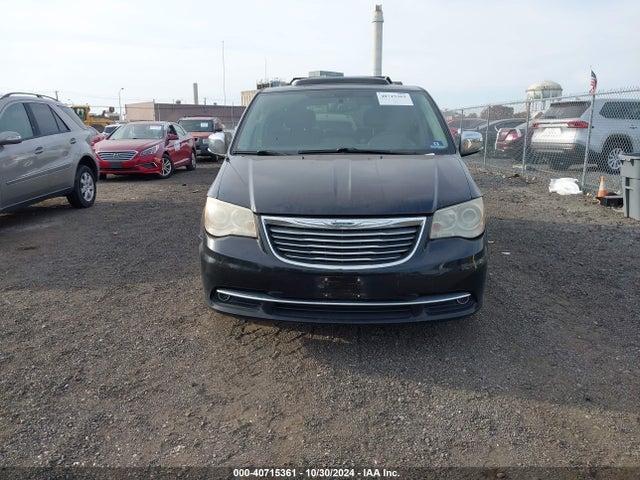 2C4RC1GG3ER198156 Chrysler Town & Country Limited