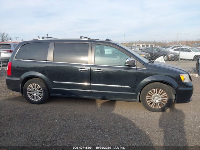 2C4RC1GG3ER198156 Chrysler Town & Country Limited