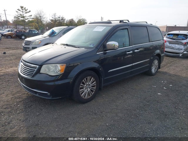 2C4RC1GG3ER198156 Chrysler Town & Country Limited