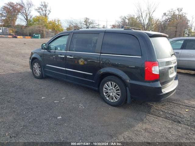 2C4RC1GG3ER198156 Chrysler Town & Country Limited