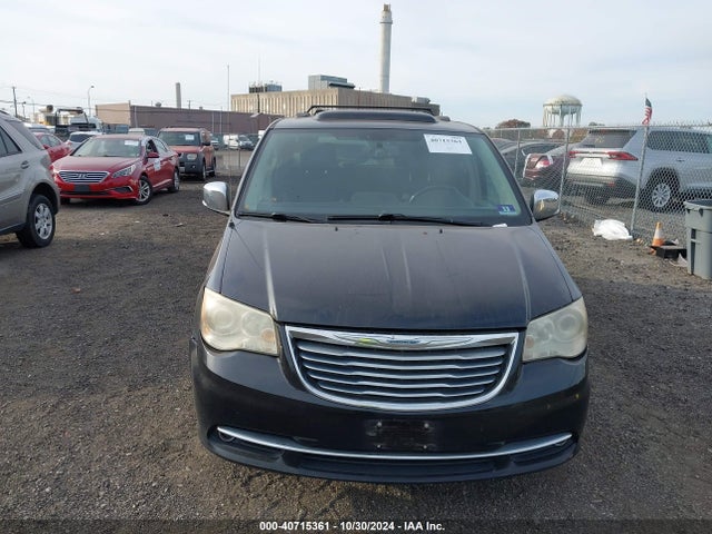 2C4RC1GG3ER198156 Chrysler Town & Country Limited