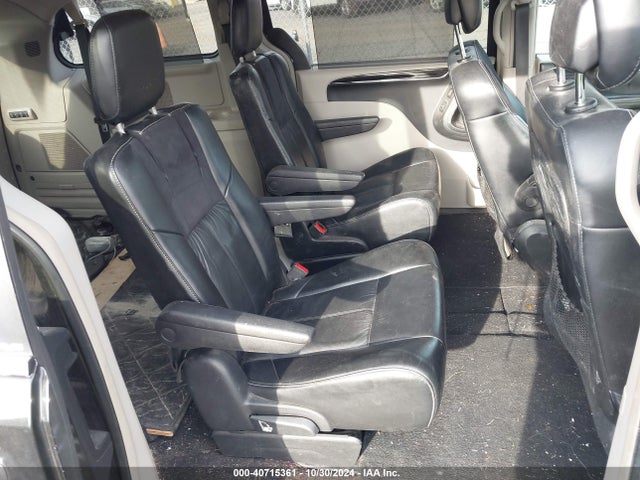 2C4RC1GG3ER198156 Chrysler Town & Country Limited