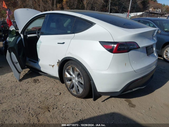2023 TESLA MODEL Y 7SAYGDEEXPF876275 Photo 2