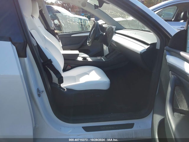 2023 TESLA MODEL Y 7SAYGDEEXPF876275 Photo 4