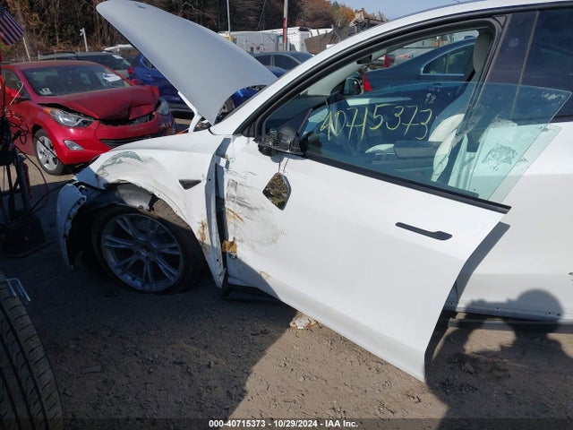 2023 TESLA MODEL Y 7SAYGDEEXPF876275 Photo 5