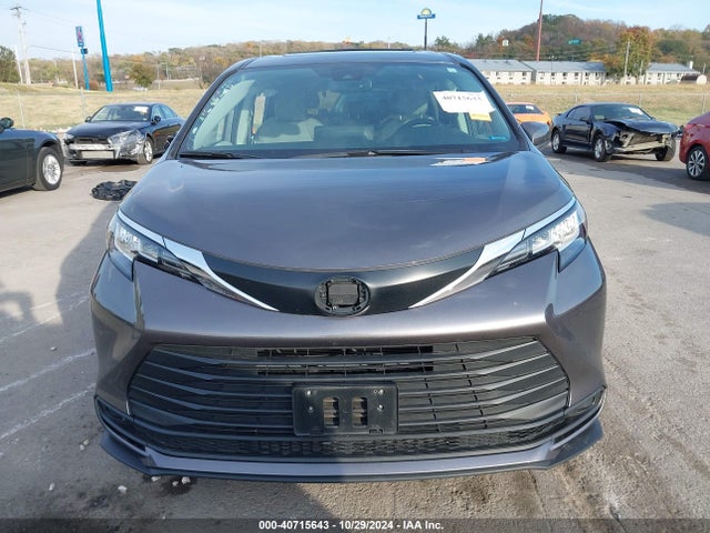 Toyota SIENNA LE 2023 5TDBRKEC1PS139431 Image 13