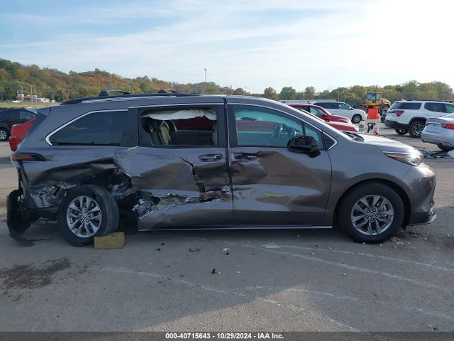 Toyota SIENNA LE 2023 5TDBRKEC1PS139431 Image 14