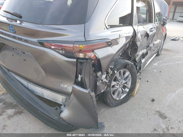 5TDBRKEC1PS139431 Toyota SIENNA LE