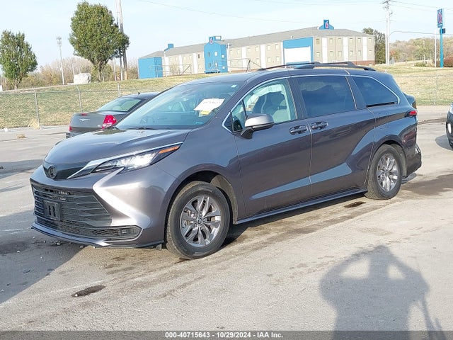 5TDBRKEC1PS139431 Toyota SIENNA LE