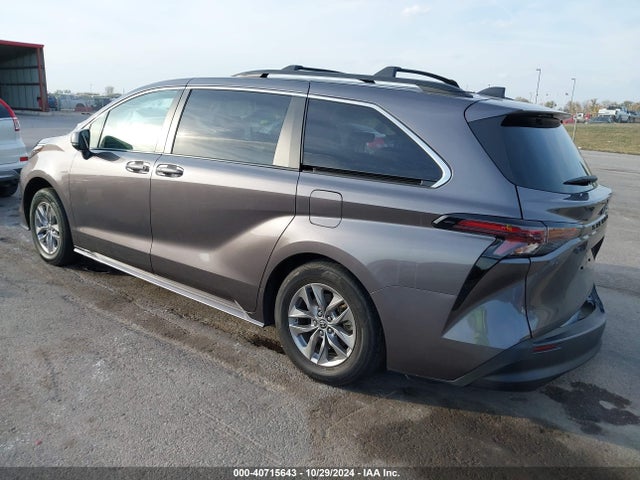 5TDBRKEC1PS139431 Toyota SIENNA LE