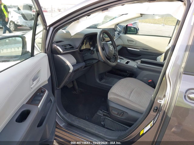 5TDBRKEC1PS139431 Toyota SIENNA LE