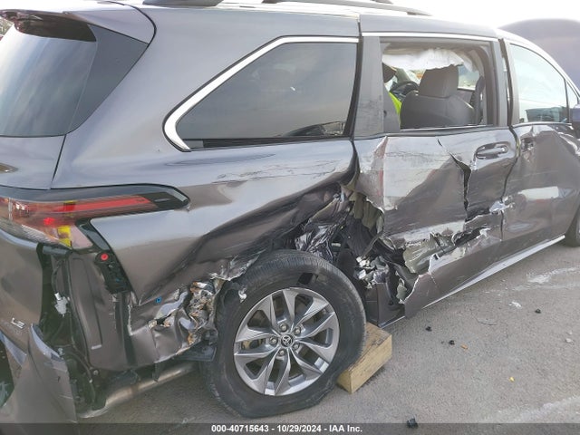 5TDBRKEC1PS139431 Toyota SIENNA LE