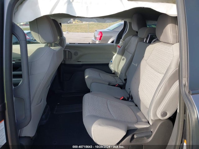 5TDBRKEC1PS139431 Toyota SIENNA LE