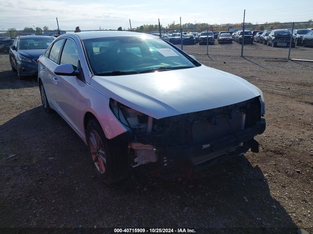 Hyundai SONATA SE 2015 5NPE24AF1FH200780 Image 1
