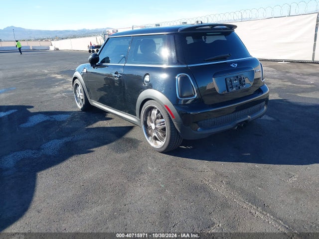 2010 MINI COOPER S WMWMF7C54ATW88887 Photo 2