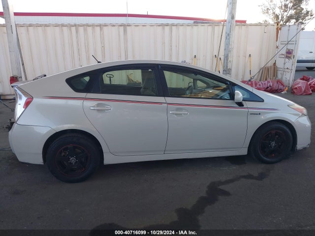 Toyota Prius Two 2015 JTDKN3DU6F0478117 Image 13