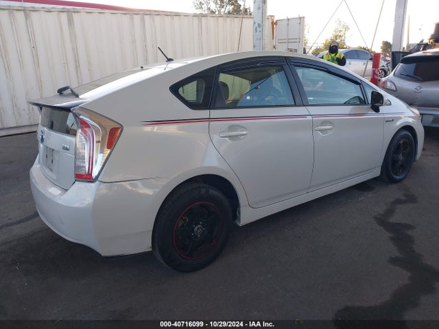 Toyota Prius Two 2015 JTDKN3DU6F0478117 Image 4