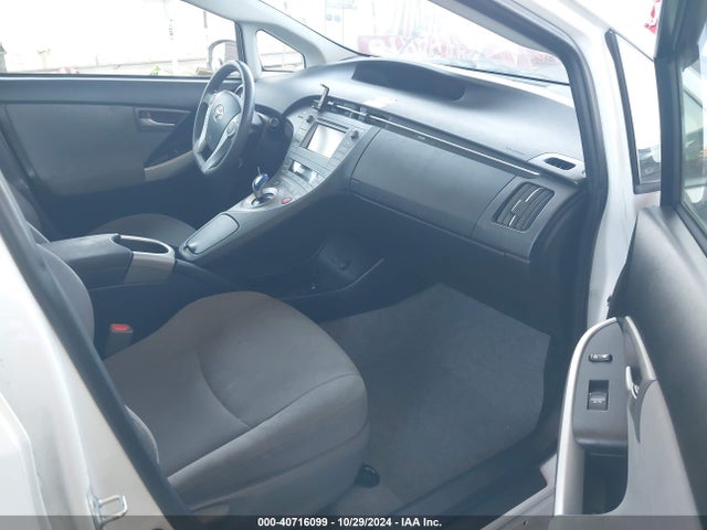 Toyota Prius Two 2015 JTDKN3DU6F0478117 Image 5