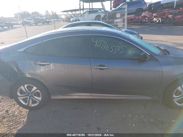 Продаж на аукціоні авто 2018 Honda Civic Lx, vin: 19XFC2F5XJE043821, номер лоту: 40716355