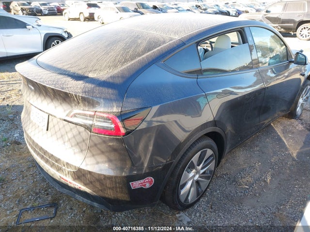 2024 TESLA MODEL Y 7SAYGDEE8RA231477 Photo 3