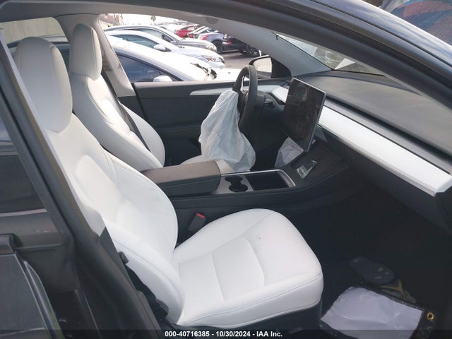 2024 TESLA MODEL Y 7SAYGDEE8RA231477 Photo 4